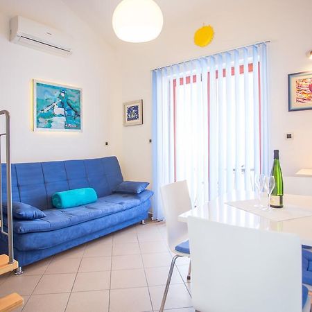 Apartment Zlatica By El-Pi Tours Malinska Esterno foto