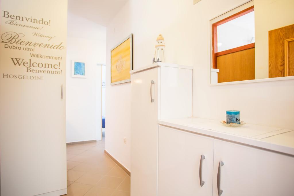 Apartment Zlatica By El-Pi Tours Malinska Esterno foto