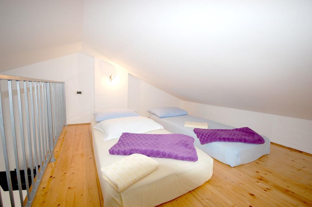 Apartment Zlatica By El-Pi Tours Malinska Esterno foto